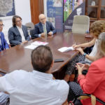 El director de la OTRI de la Universidad de La Laguna, Serafín Corral; el director gerente de la Fundación General, Julio Brito; y el director científico del Parque Etnográfico Pirámides de Güímar, David Varcácel, firman un convenio específico por el que el centro académico creará un jardín botánico en el citado parque