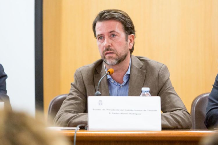 Carlos Alonso explica en la ULL que el tamaño, la distancia y el conocimiento son los ejes que