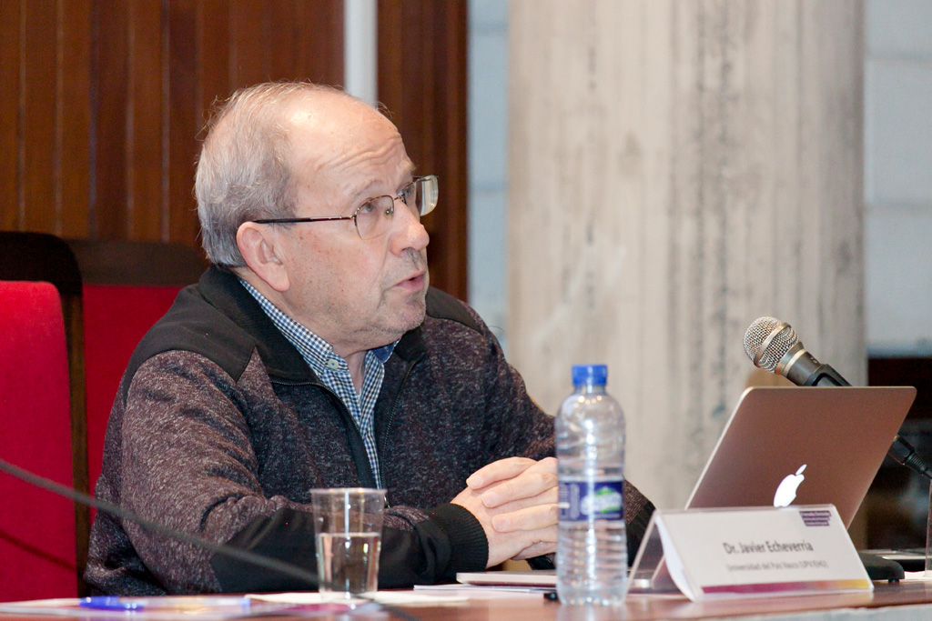 Javier Echeverría durante su conferencia.