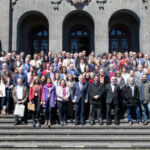 Foto de grupo de las personas participantes en las jornadas de la sectorial CRUE Sostenibilidad celebradas en la ULL.