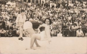 imagen de lucha canaria femenina