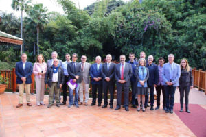 Foto de familia tras la firma de los convenios y contratos que darán inicio al proyecto CanBio.