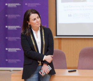 Fotografía de la vicerrectora Carmen Rubio