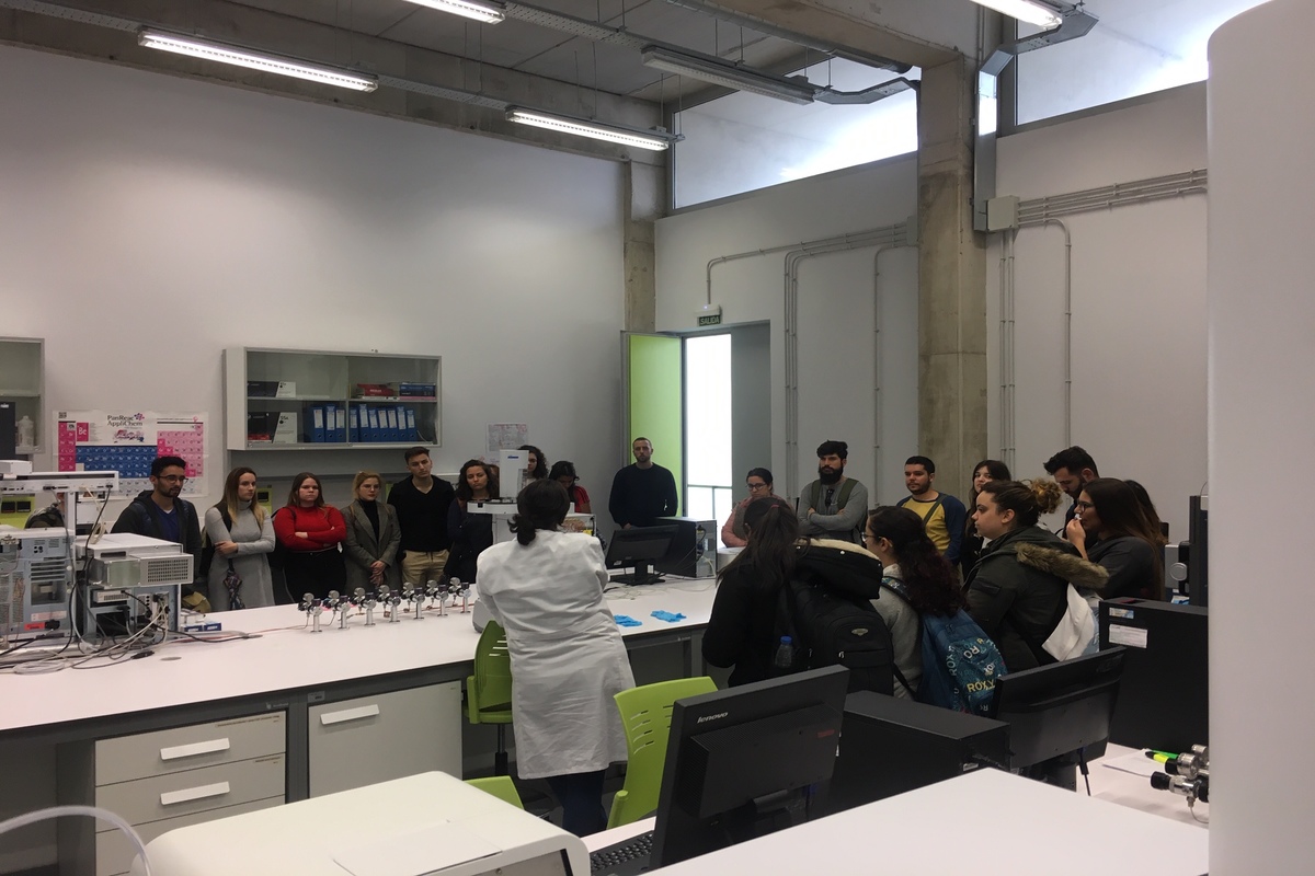 Imagen de la Visita al SEGAI de alumnado de 3º de Farmacia de la ULL