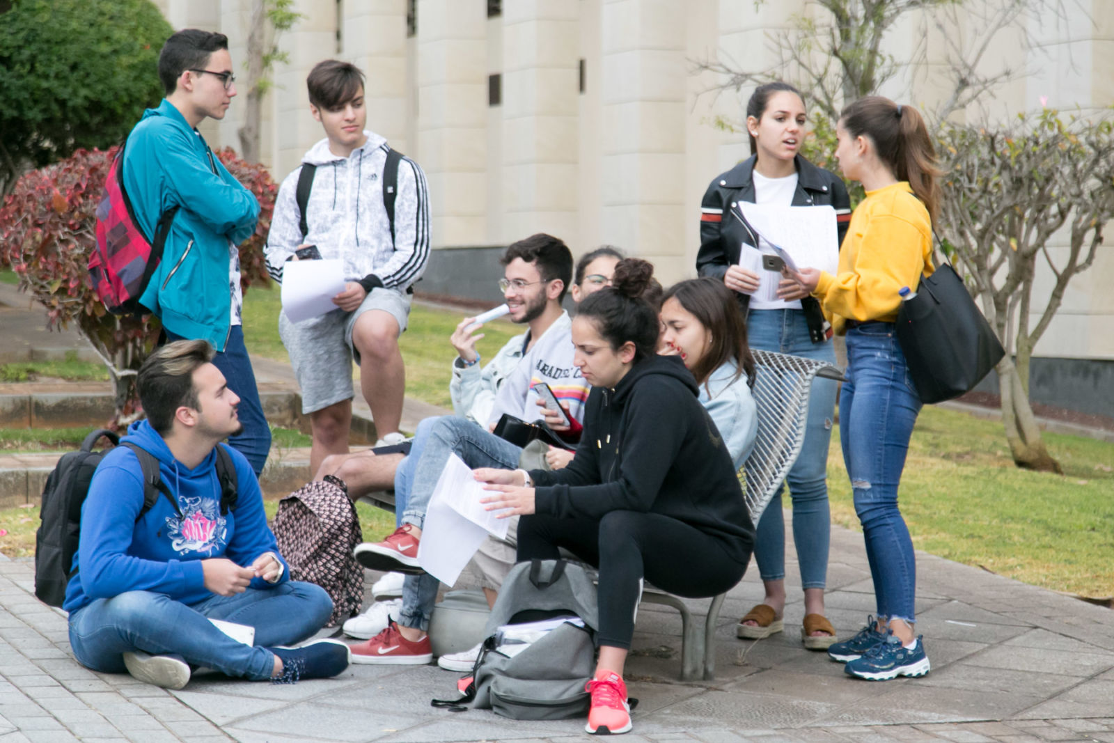 Estudiantes a punto de comenzar la EBAU en la convocatoria de junio de 2019.