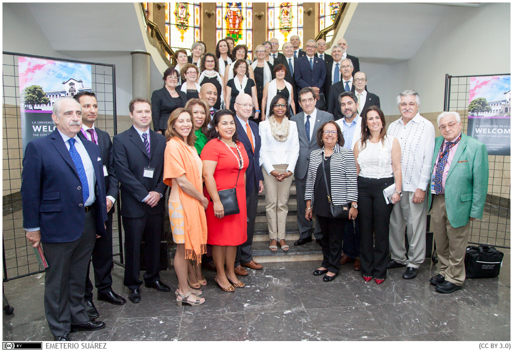 Imagen de archivo del encuentro propiciado en 2016 por Alfonso Chiscano (a la derecha, con chaqueta verde) entre la ULL y la ciudad de San Antonio de Texas.