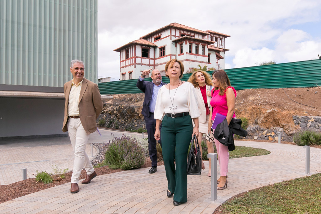 Llegada de la comitiva al edificio Nanotec.