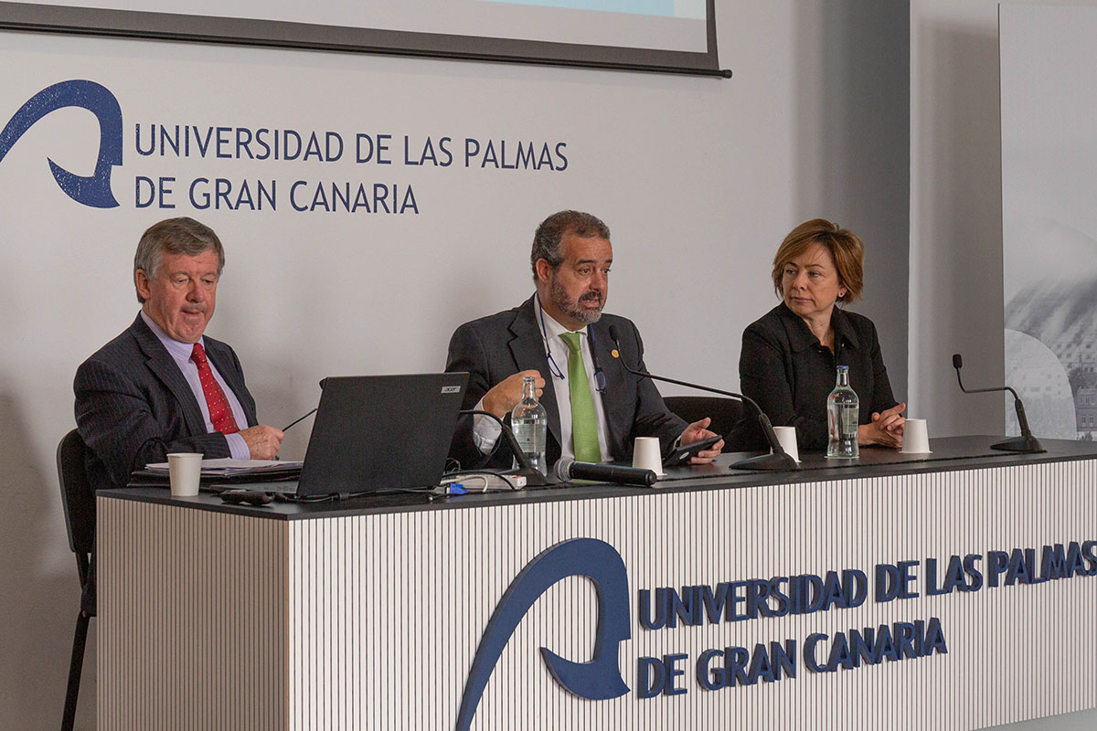 Michael Murphy, el rector de la ULPGC y la rectora de la ULL.