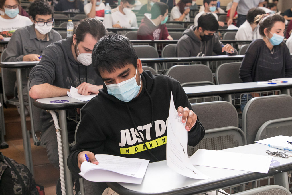 Imagen del primer examen de la EBAU de 2020, celebrado el 1 de julio