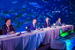 En la mesa, de izquierda a derecha, el vicerrector de Investigación de la ULL, el rector de la ULPGC, el vicepresidente de Loro Parque y el director de Loro Parque Fundación.