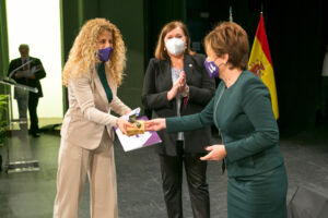 Begoña López, directora del Servicio de Deportes, Premio a la Mejores Prácticas en Administración y Servicios.