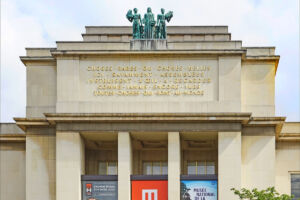 Fachada del Museo del Hombre en París.