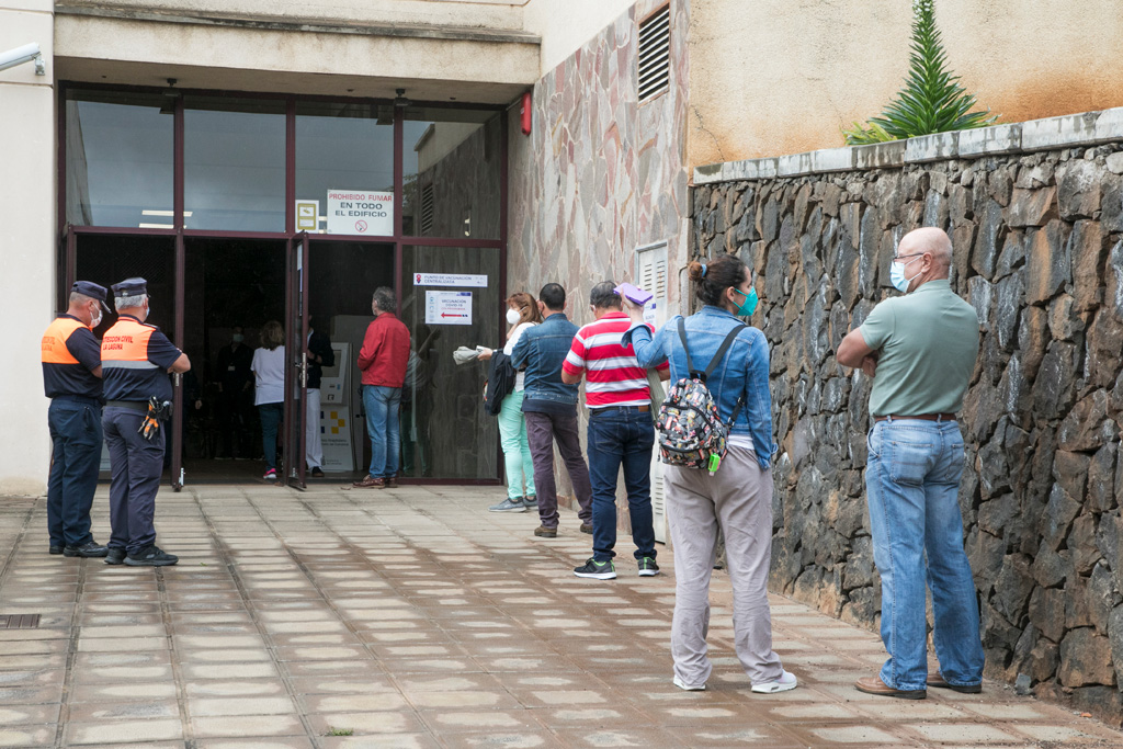 Imagen del punto de vacunación en el Campus de Guajara el día de su apertura, el pasado mes de abril.