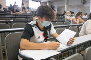 Estudiantes de Secundaria durante la EBAU de junio de 2021.