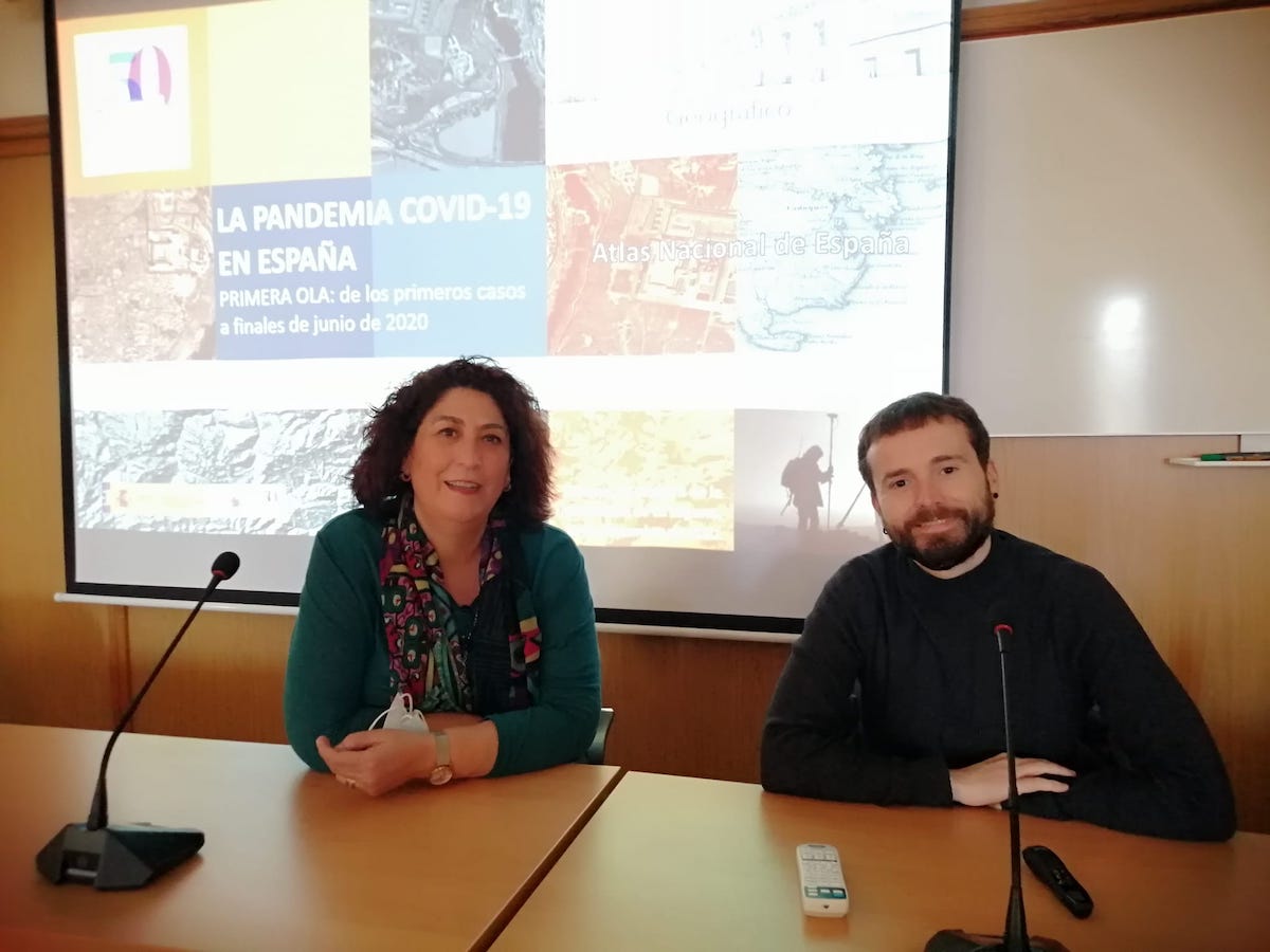 Carmen Carmona García y Francisco Sánchez Quilis en la presentación del estudio.
