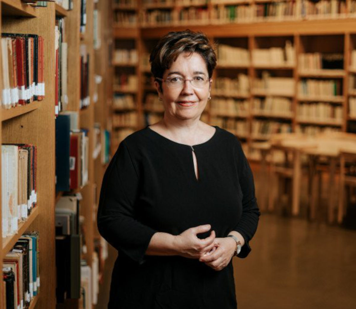 Dolores Corbella en la Biblioteca General y de Humanidades de la Universidad de La Laguna. Dolores Corbella en la Biblioteca General y de Humanidades de la Universidad de La Laguna.
