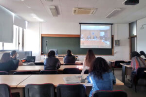 Imagen de una de estas sesiones telemáticas con el alumnado de Derecho de la ULL.