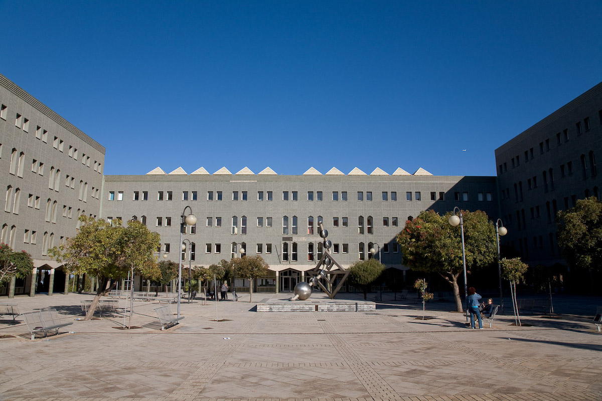 El Centro de Estudios Africanos tiene su sede en la Sección de Filología de la Facultad de Humanidades.