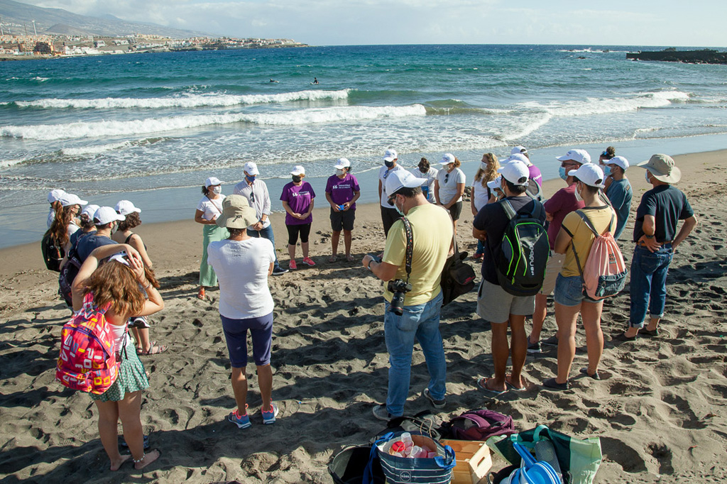 Imagen de archivo de la actividad de concienciación en la Playa Grande de Arico celebrada en septiembre de 2021.