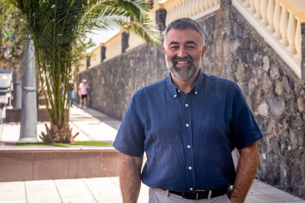 El profesor Alfonso García, tras su primera intervención en la Universidad de Verano de Adeje.