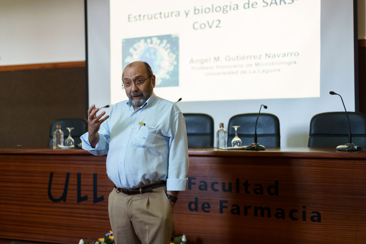 Ángel Gutiérrez Navarro durante su conferencia.