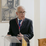 El profesor Méndez Pérez durante la ceremonia.