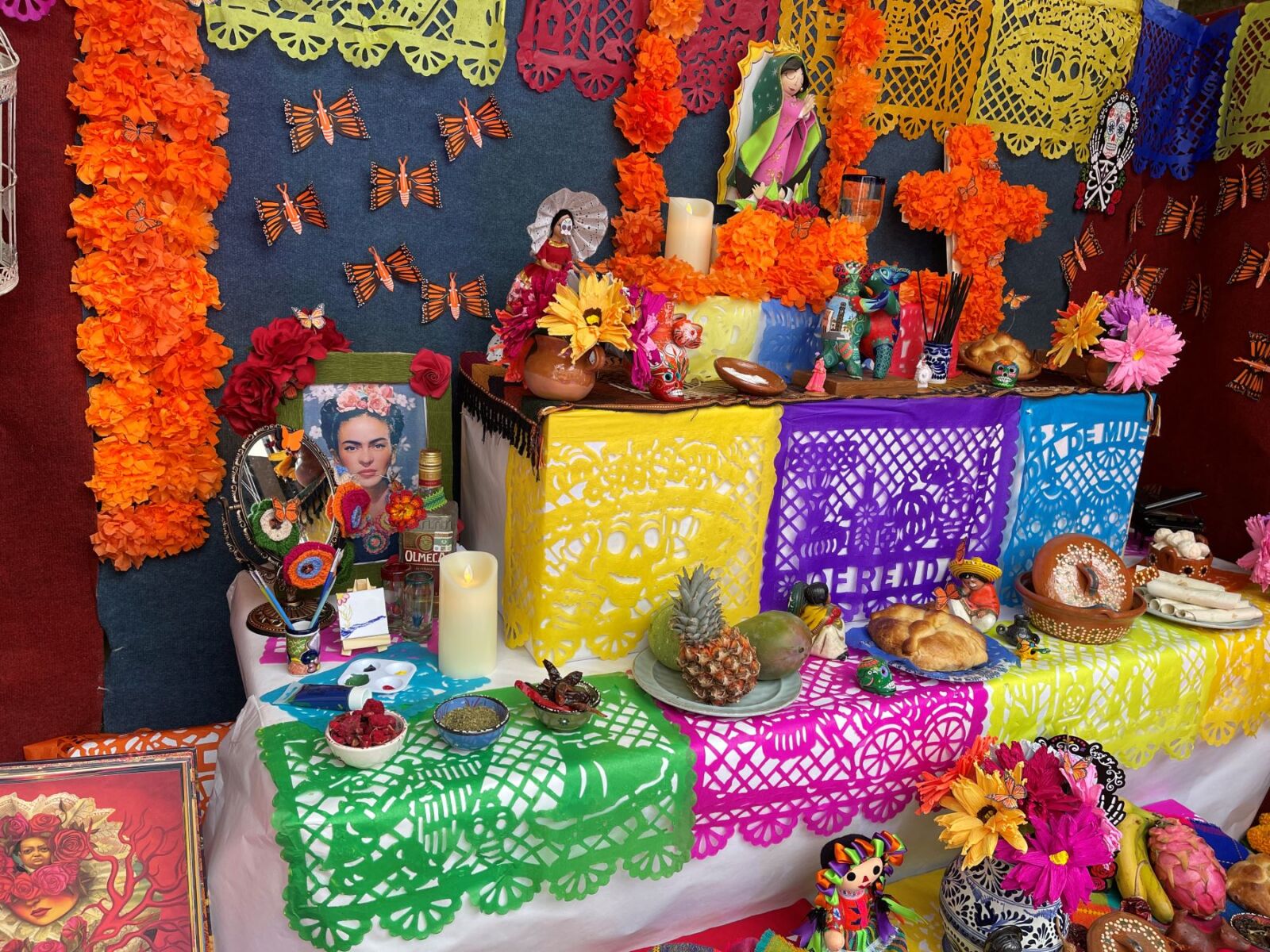 milla nautica piel proporcionar La ULL participa en la celebración del Día de los Muertos en La Laguna con  un altar de tradición mexicana - ULL - Noticias