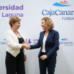 La rectora de la ULL y la presidenta de Fundación CajaCanarias tras la firma de este nuevo acuerdo.