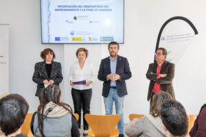De izquierda a derecha, Dunia Rodríguez, directora del Servicio Canario de Empleo del Gobierno de Canarias; Rosa Aguilar, rectora de la ULL; Francisco García, director del IUDE; y ángel Chinea, videcedano de la Facultad de Economía, Empresa y Turismo, durante la inauguración.