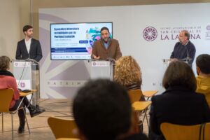 De izquierda a derecha, Pablo González (DGT), Rubens Ascanio (Ayuntamiento) y Luis García (ULL), durante la presentación.