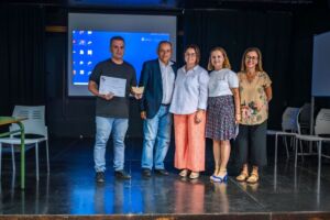 Entrega del accésit al IES Granadilla de Abona por el proyecto "JugueteTEC: regalando sonrisas a través del Servicio de Aprendizaje".