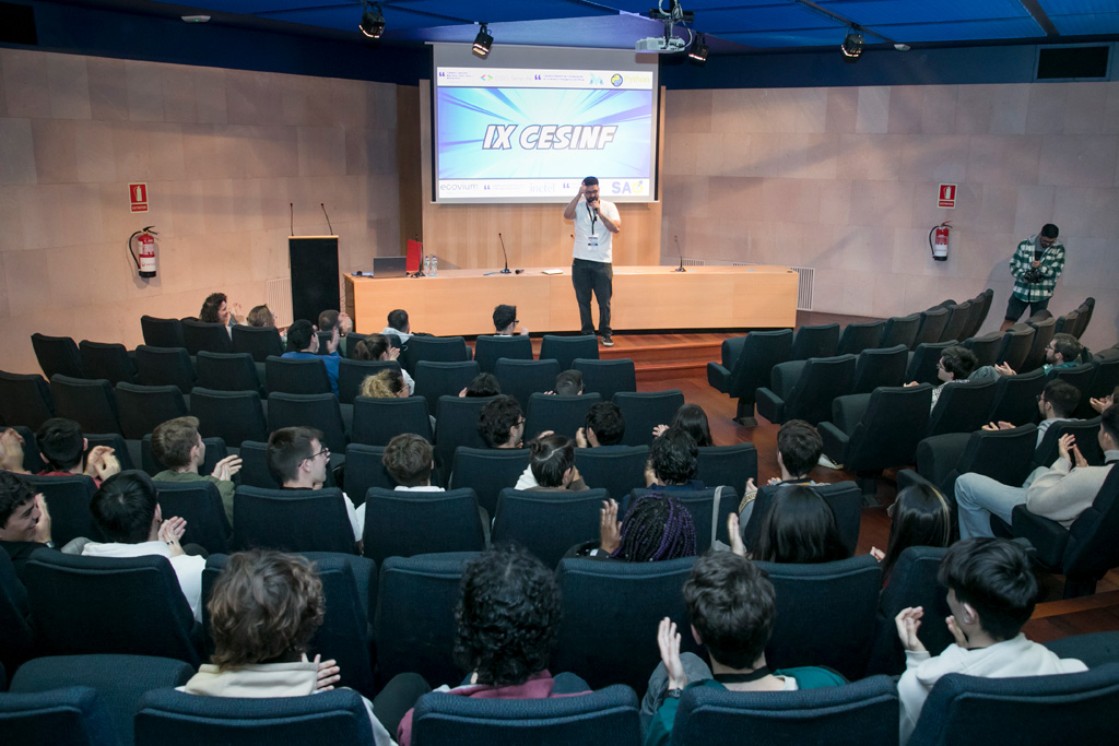 El congreso se desarrolla en el Aula Magna Blas Cabrera de la Facultad de Ciencias.