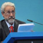 Luis Alemany en el acto de entrega de su Premio Canarias en 2012.