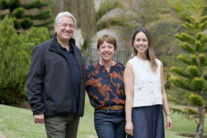 Agustín Valenzuela, Yvelise Barrios y Judith Estévez.