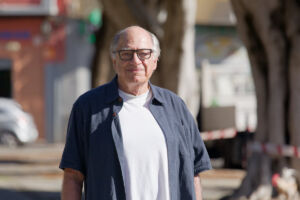 Michel Ben-Eli, fotografiado en la Plaza del Adelantado de La Laguna antes de la entrevista.
