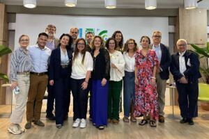 Foto de grupo de las personas participantes en estos encuentros internacionales en Colombia, entre ellas las representantes del Vicerrectorado de Internacionalización y cooperación Elisabeth García y Alba Rodríguez.