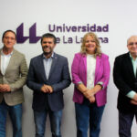 Benito Codina, Francisco García, Carmen Linares y Manuel Rosales tras la firma del acuerdo celebrada en el Rectorado.