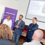 El rector, en el centro de la imagen, acompañado de la vicerrectora de Internacionalización y Cooperación y del director de Acción Exterior del Cabildo de Tenerife, durante una jornada celebrada en octubre de 2024 en la que estudiates del programa "Cooperar Cooperando" presentaron sus experiencias internacionales.