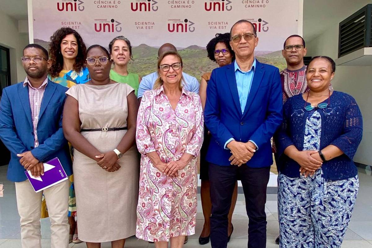 Imagen de la reunión celebrada con el equipo de gobierno de la Universidad de Cabo Verde