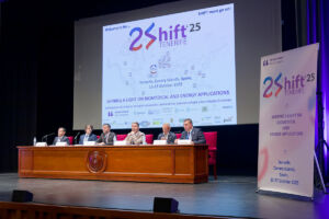 Mesa de autoridades inaugural. 