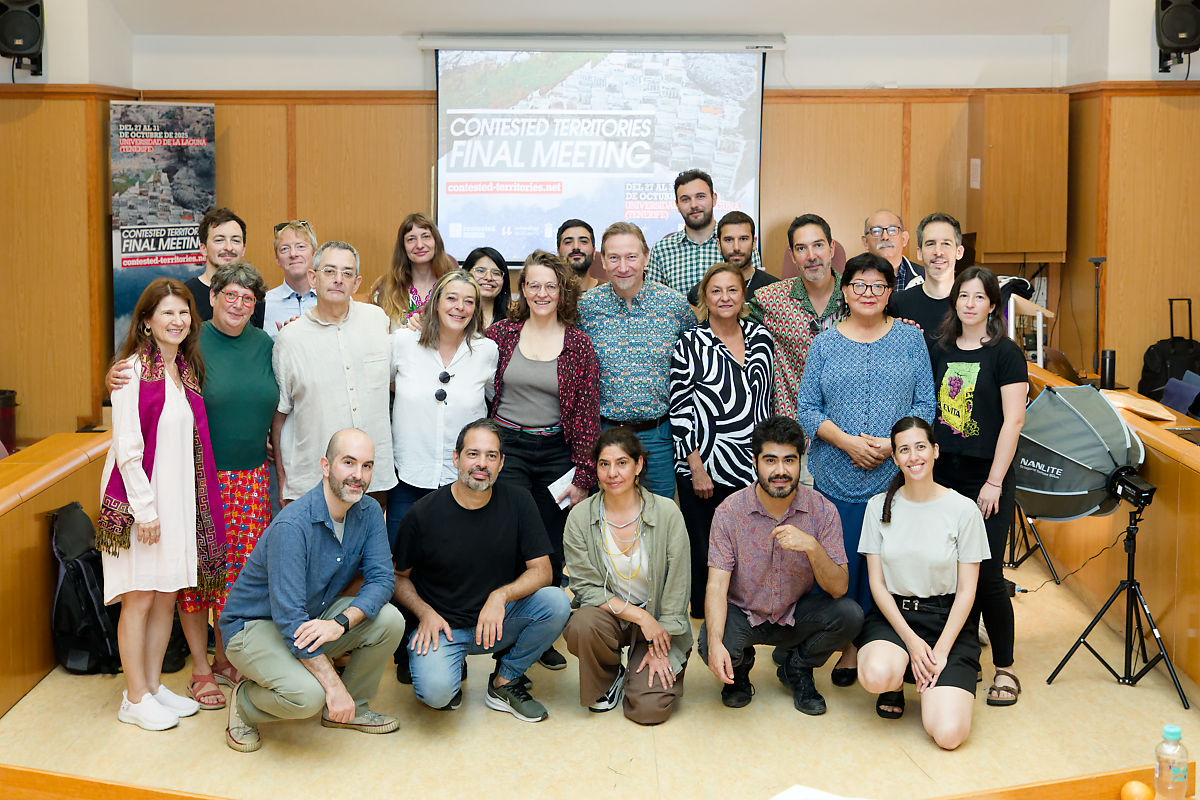 Foto de grupo de las persoas asistentes a la reunión de cierre de esta red.