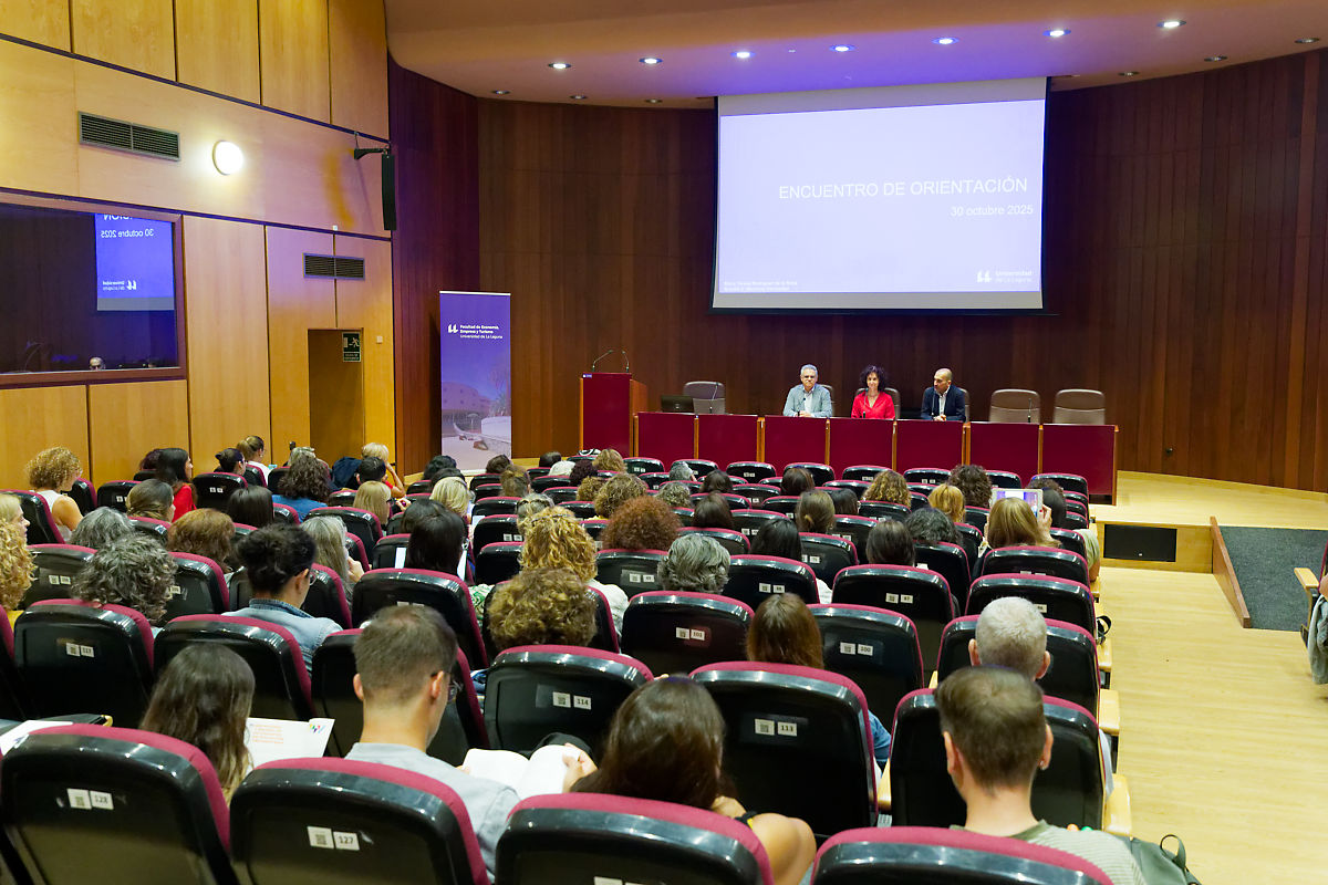 Vista general de la inauguración de este encuentro celebrado en la Facultad de Economía, Empresa y Turismo.