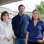 De izquierda a derecha, los dos directores de la tesis, Elisa María Díaz González y Romén Carrillo Fumero, y la nueva doctora, Ania Rodríguez Maciel.