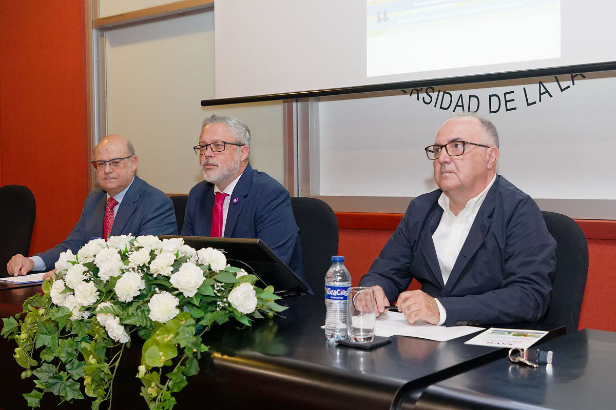 José María Palazón, José Manuel Padrón y José Javier Fernández durante la inauguración de esta vigésimo séptima semana científica.