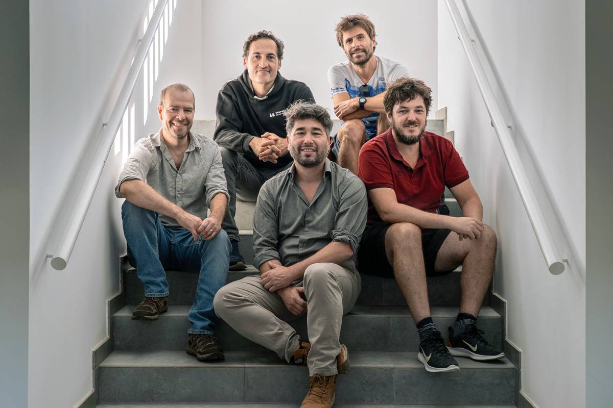 Firmantes del artículo: de izquierda a derecha, Niels Janssen, Ernesto Pereda, Francisco Shu Kirauta, Marc Huertas y Aurelio Carnero (Antonella Maselli no estaba disponible para la foto).