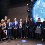 Foto de grupo de los representantes de los seis proyectos premiados en la gala celebrada en Bruselas.