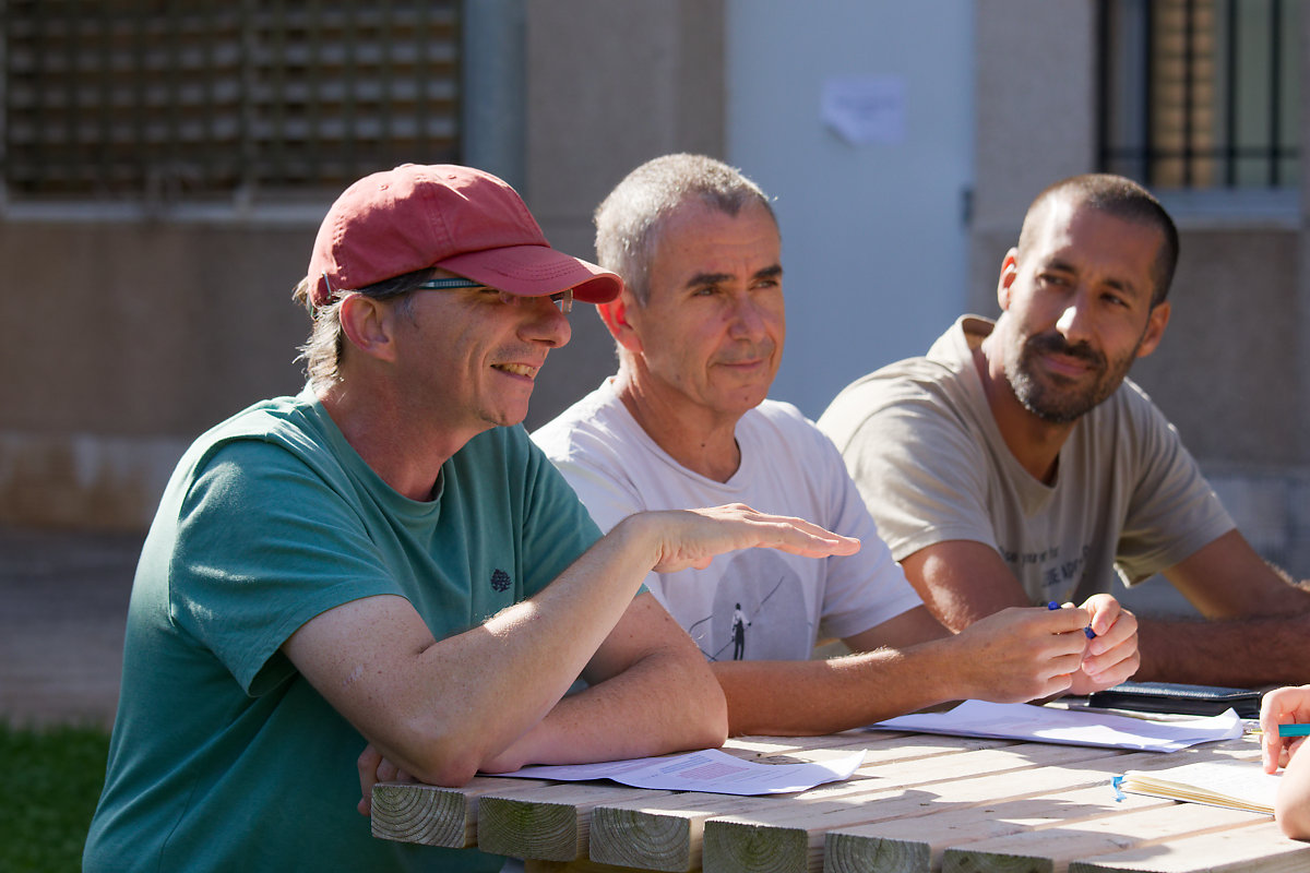 Aarón González, Juan Carlos Rando y Zebensui Morales durante la entrevista realizada en la Sección de Biología de la Facultad de Ciencias.