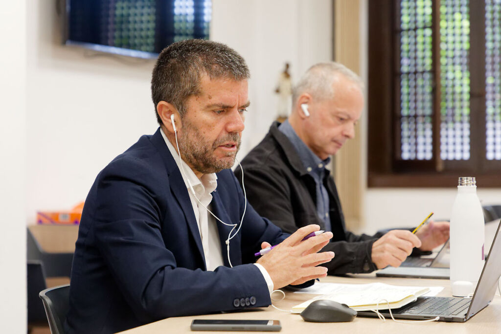 El rector y el secretario general en una foto de archivo de la sesión de Consejo de Gobierno del pasado 10 de noviembre de 2025.