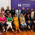 El personal de la Oficina de Transferencia de Conocimiento de la ULL posa con Andrea Palomba (en el centro, con camisa de denim) y el vicerrector de Investigación y Transferencia, Antonio Aparicio (a su lado).