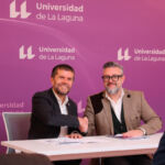 El rector de la ULL, Francisco García, y el consejero delegado de Gesplan, Miguel Ángel Pérez, tras la firma de los acuerdos.